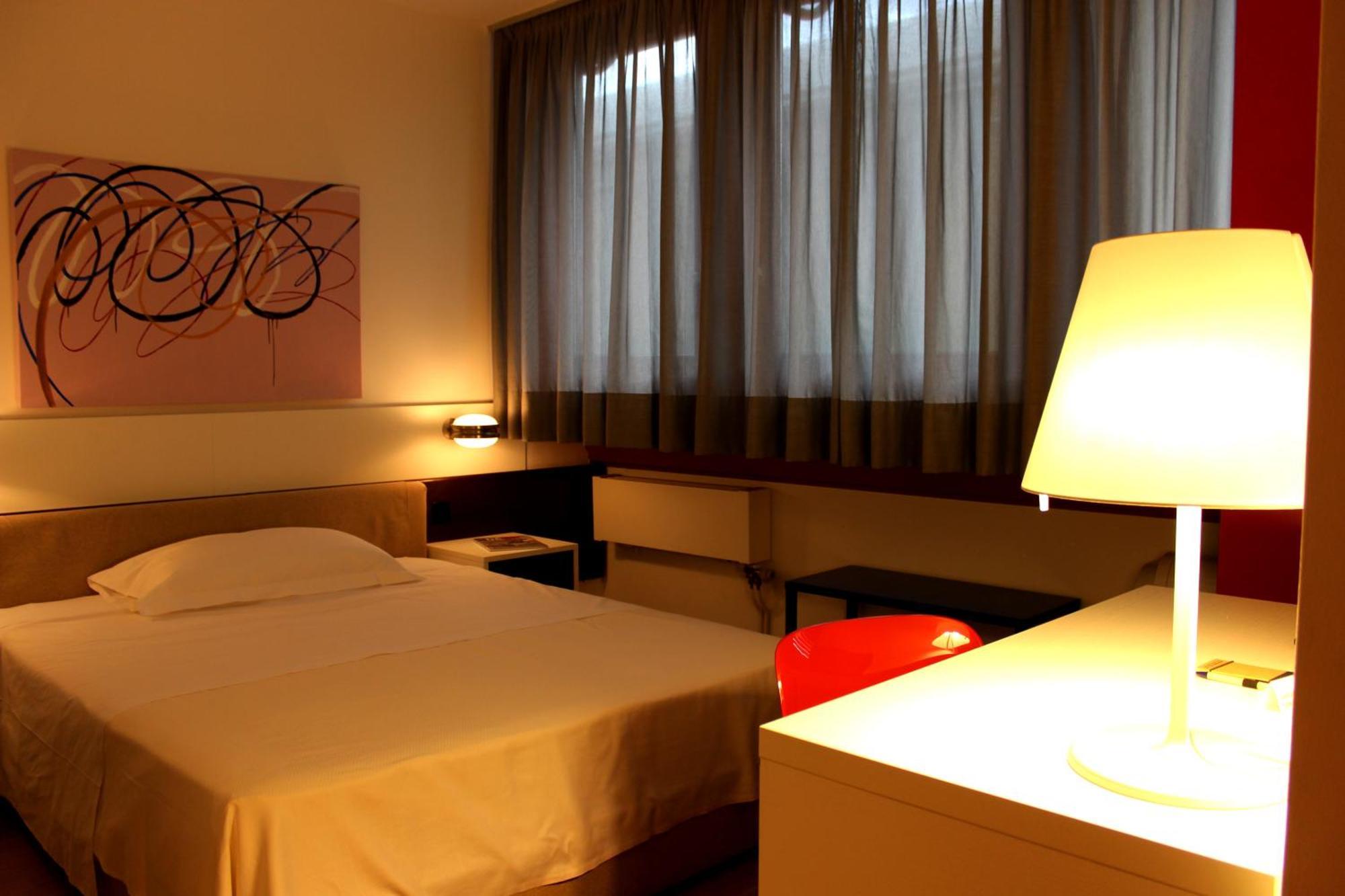 Hotel Garni Centro Chiasso Kültér fotó